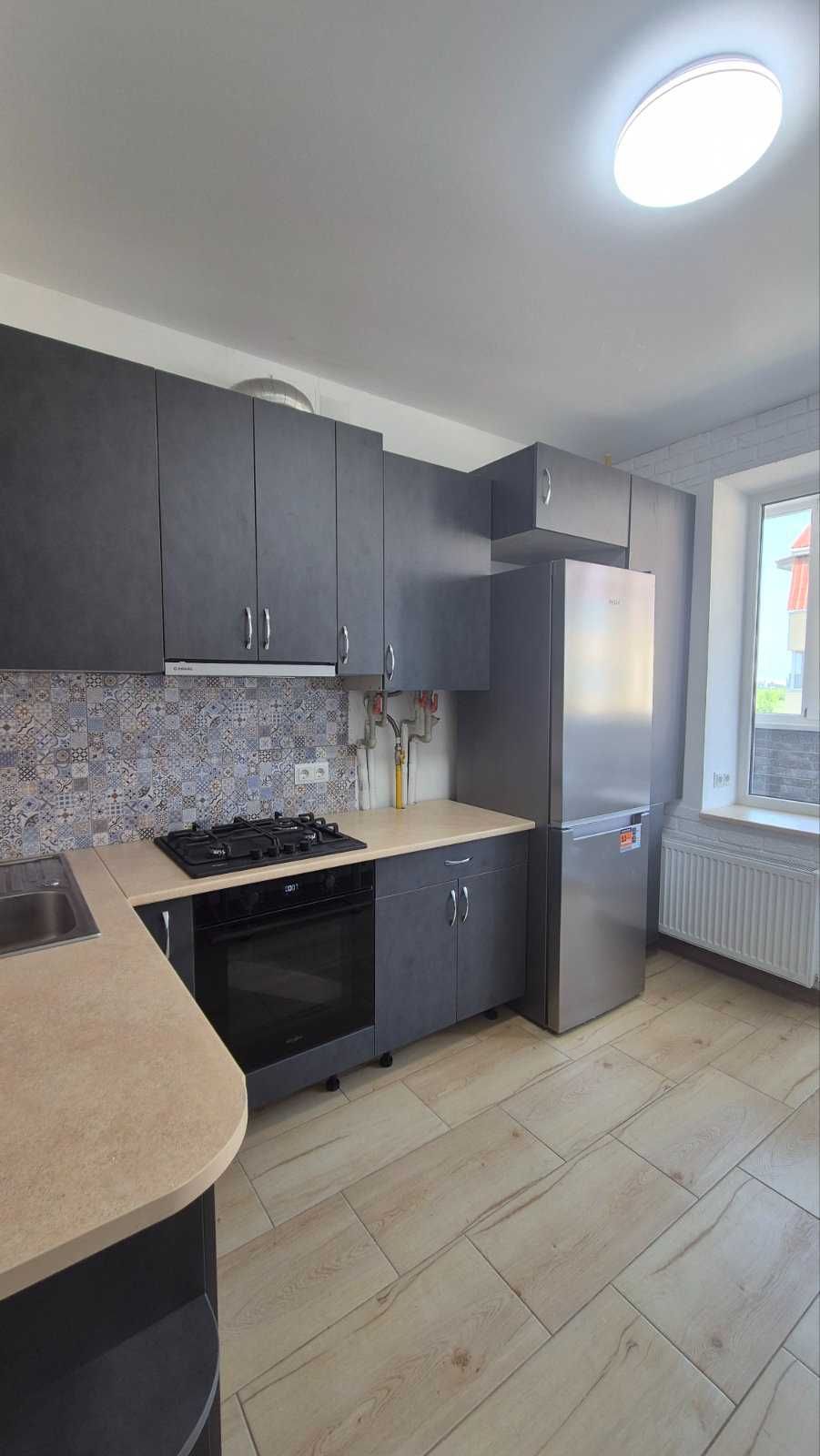 Fully Furnished Apartment with Gas Appliances and Modern Amenities