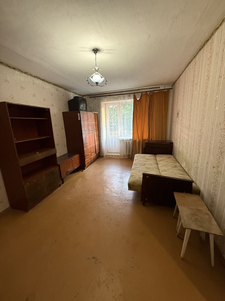 1-Room Apartment on Shoseyna Street