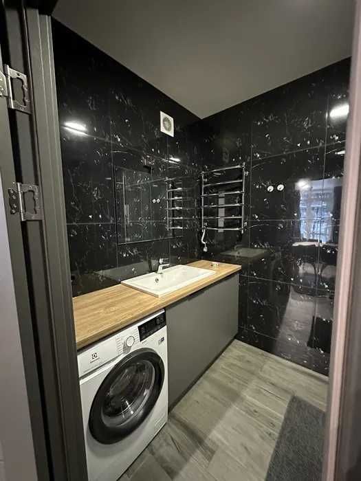 Designer 2-Room Apartment in Avalon Complex near City Center