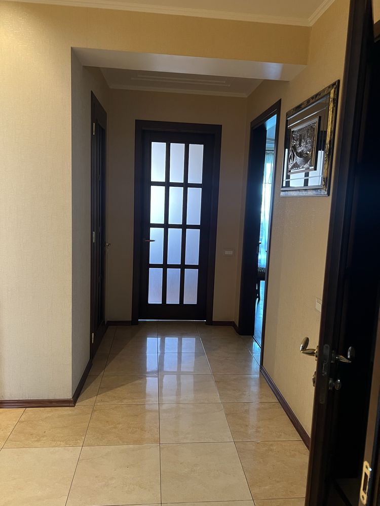3-Room Apartment in Syniya Ptitsa Complex, First Floor, Fully Equipped