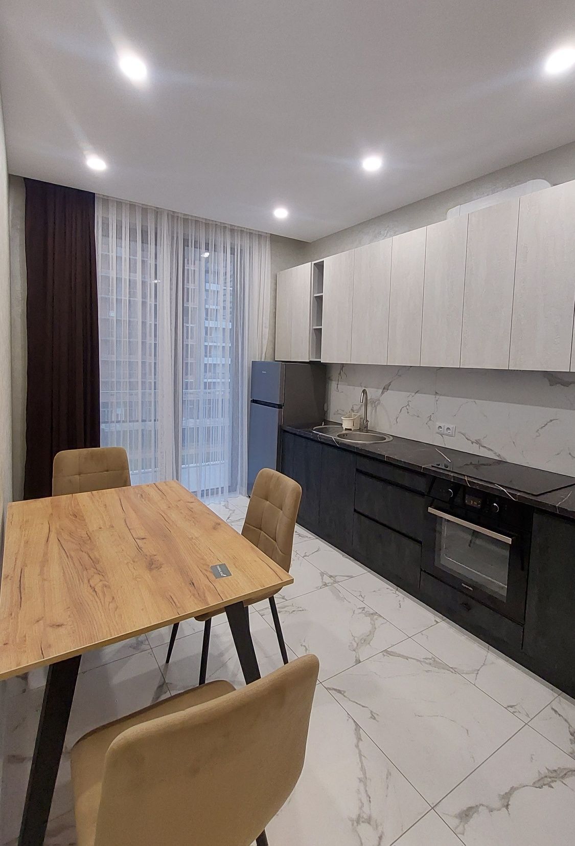Modern 1-Bedroom Apartment in Park Land Complex