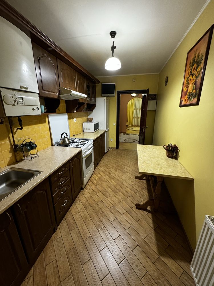 3-Room Furnished Apartment in Yavoriv with Full Amenities