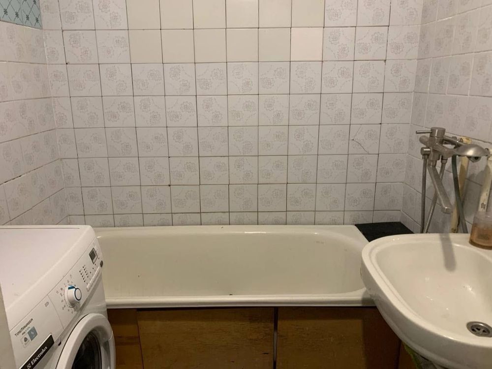 2-Room Apartment near Market, Brick Building with Elevator