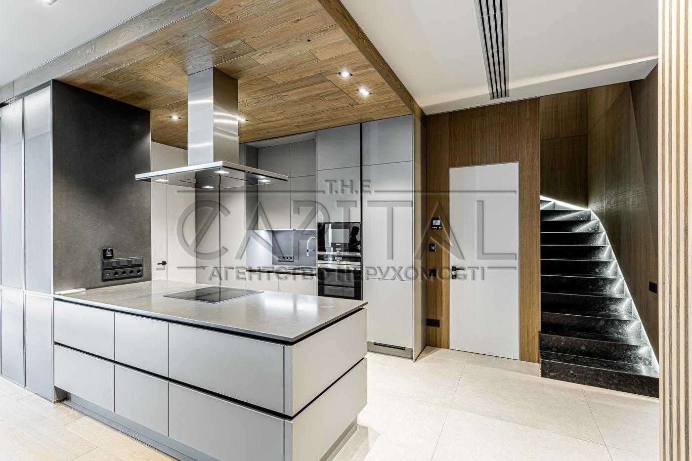2-Level Panoramic 4-Room Apartment in Richmond Complex