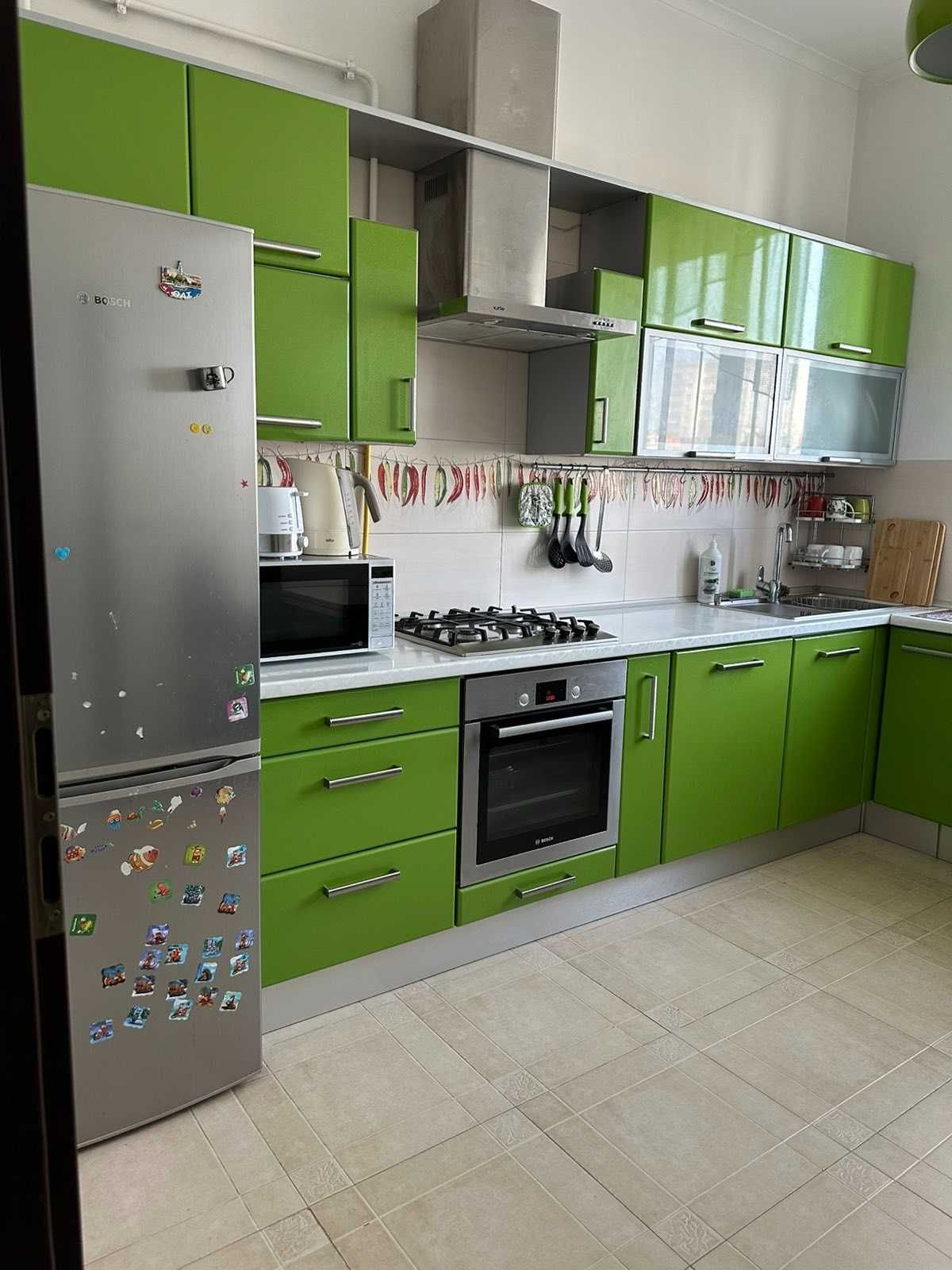 Spacious 2-bedroom apartment with high ceilings in a luxury building