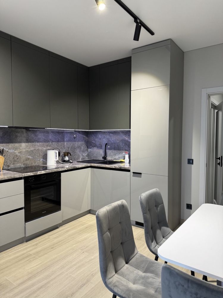 Stylish 1.5-Room Apartment in Crystal Business-Class Residential Complex