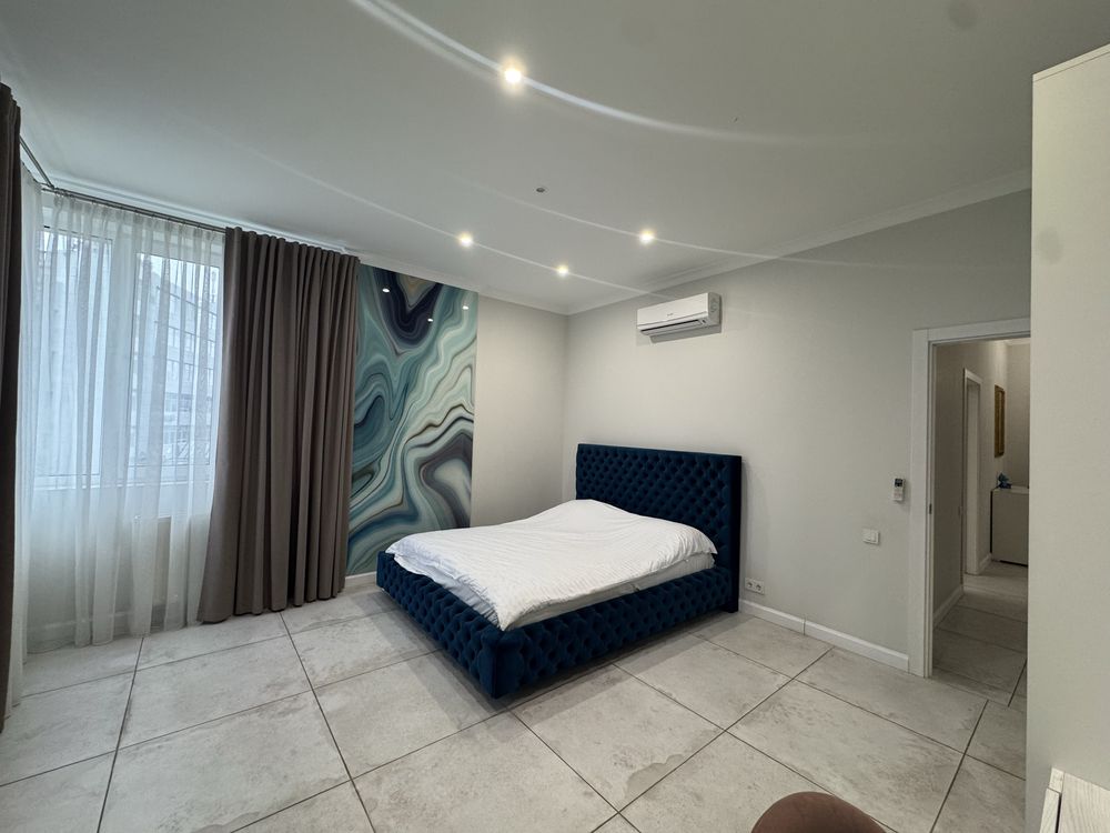 1-Bedroom Apartment with Designer Interior and Full Amenities