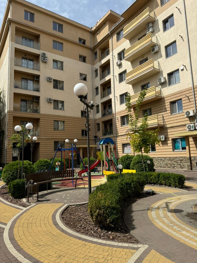 3-Room Apartment in Pearl Complex with River View and Amenities
