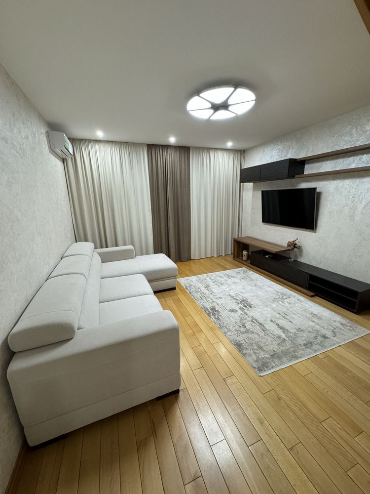 Luxurious Two-Level Designer Apartment Near Feofania Park