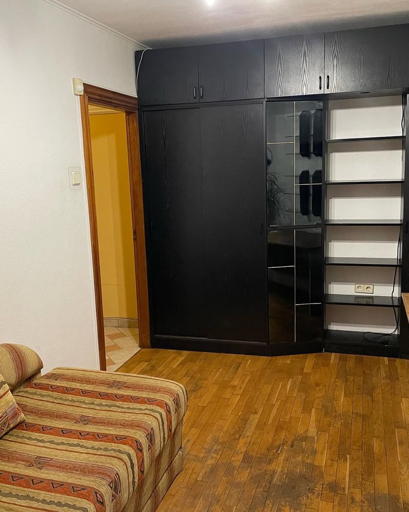 Modern 2-Bedroom Apartment with Parking Near Park