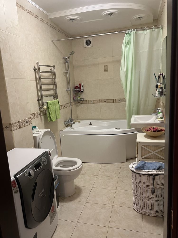 3-Room Apartment in Syniya Ptitsa Complex, First Floor, Fully Equipped