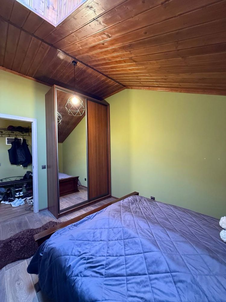Stylish Attic Apartment with High Ceilings in University Complex