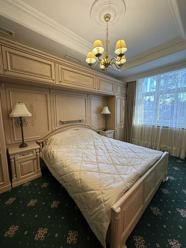 Luxurious Designer Apartment with Park View