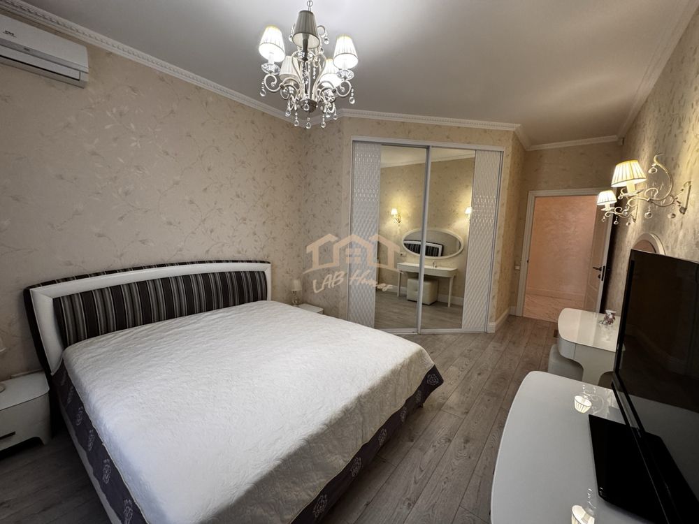 Spacious 2-Bedroom Apartment Near Klovska Metro