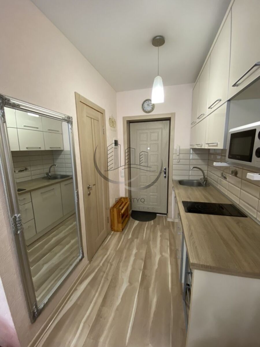 Cozy Studio Apartment near Akademika Pavlova Metro, Warm and Bright