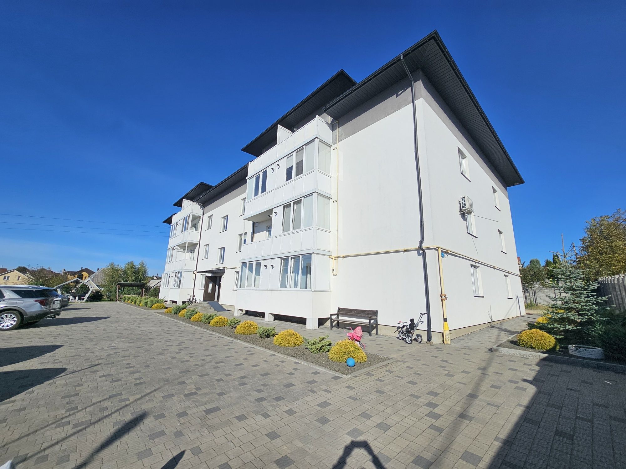 Modern Apartment with Playground and Parking