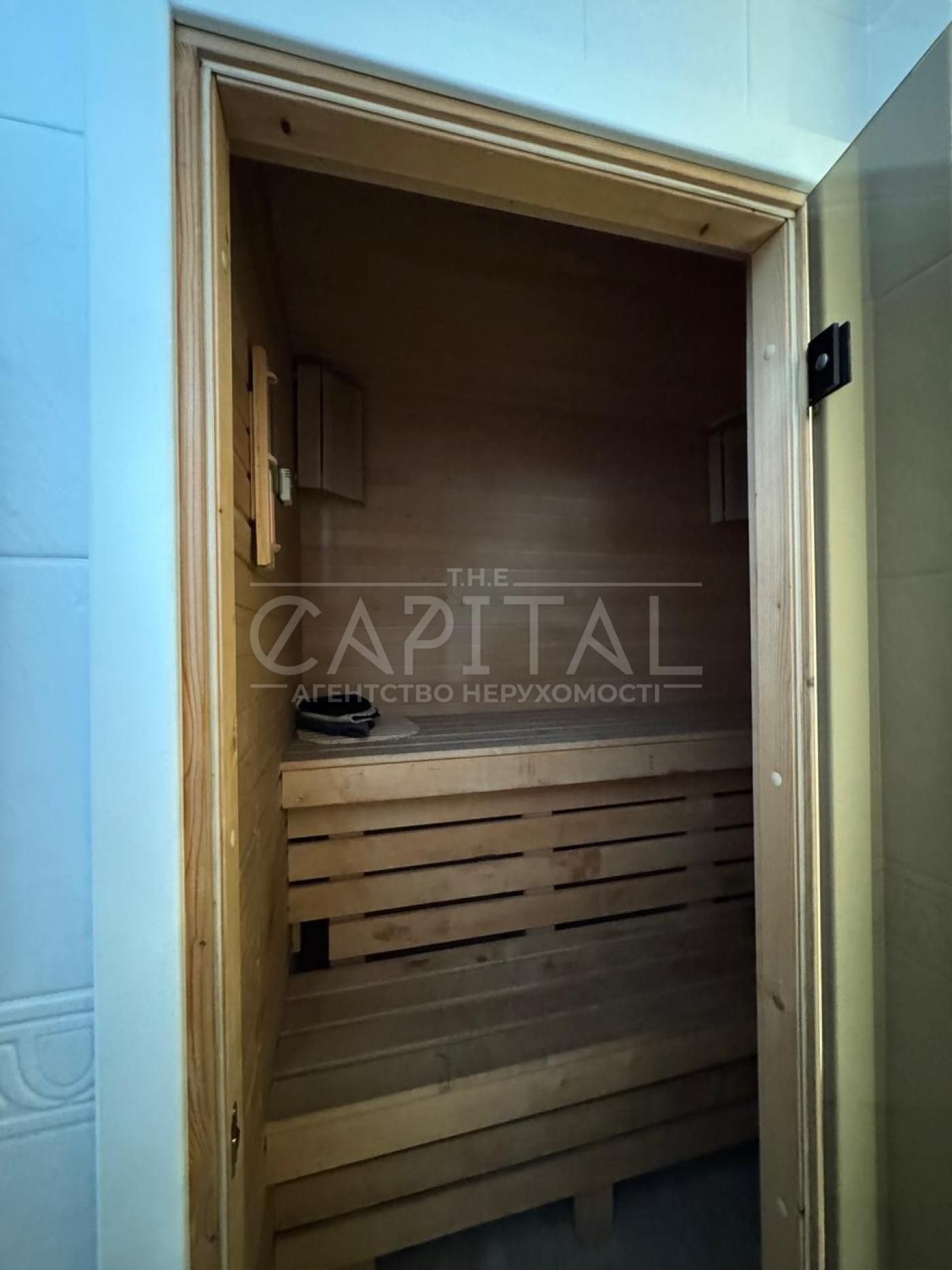 Spacious 5-Bedroom Duplex Apartment in Chorna Hora