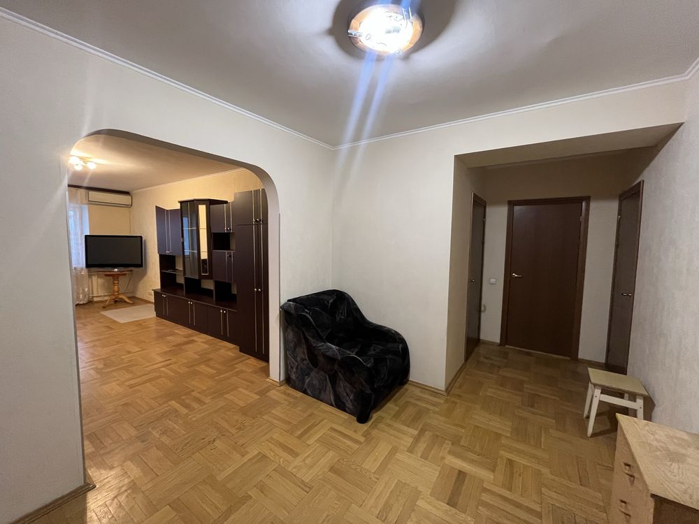 Spacious 3-Bedroom Apartment Near Osokorky Metro