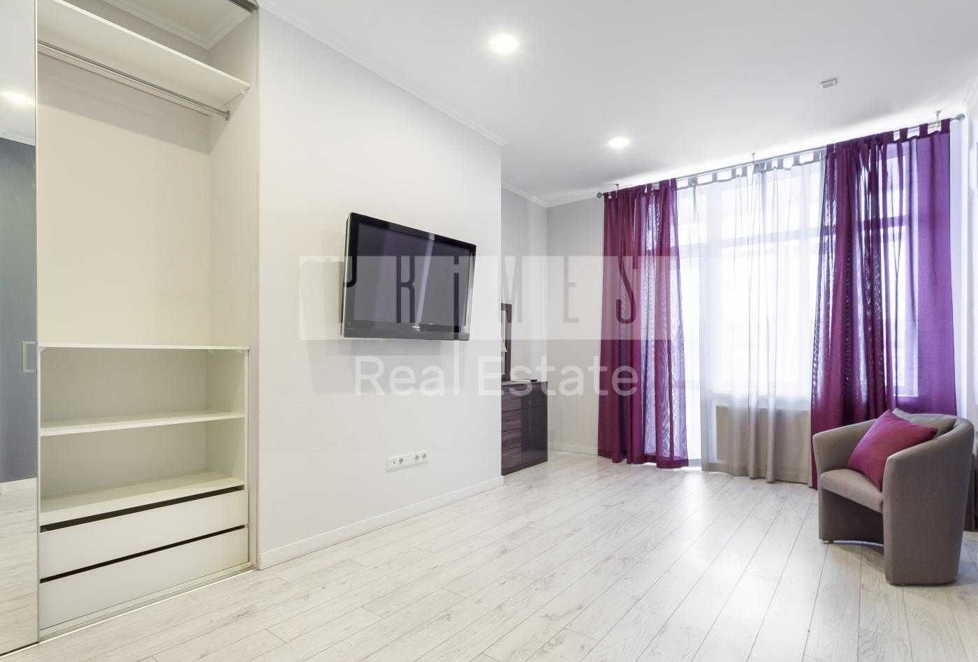Luxurious Business Class 1-Bedroom Apartment with Designer Renovation