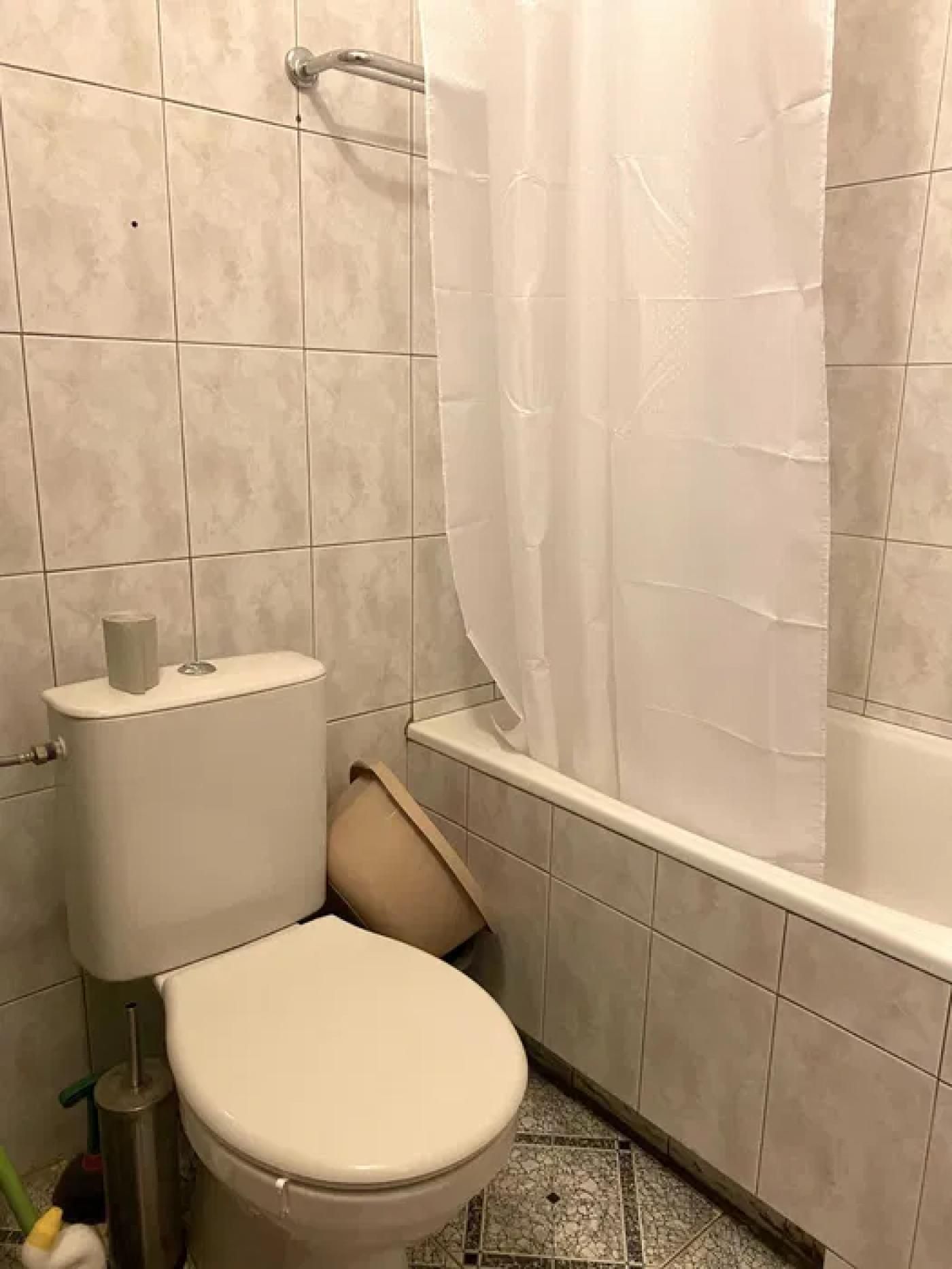 One-bedroom apartment with full amenities and complete furnishing