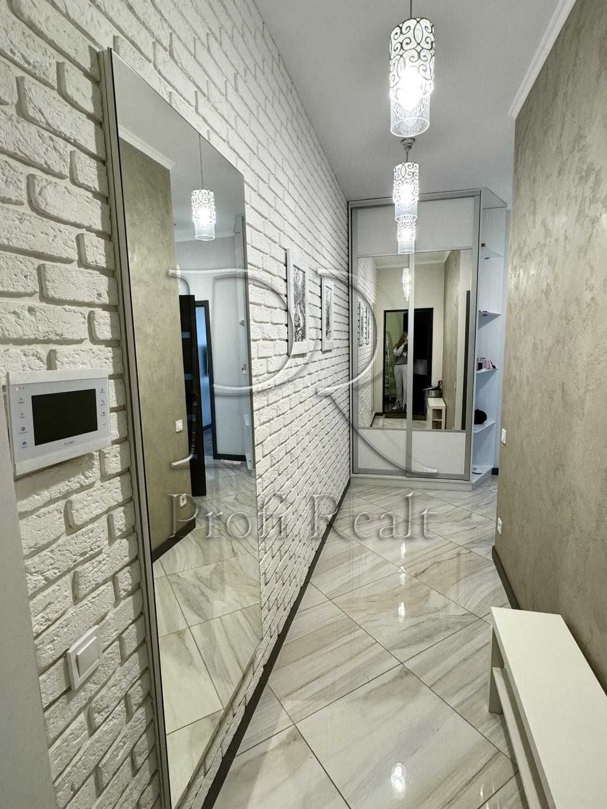 1-Bedroom Apartment in Novopechersky Yard Complex with Panoramic Windows