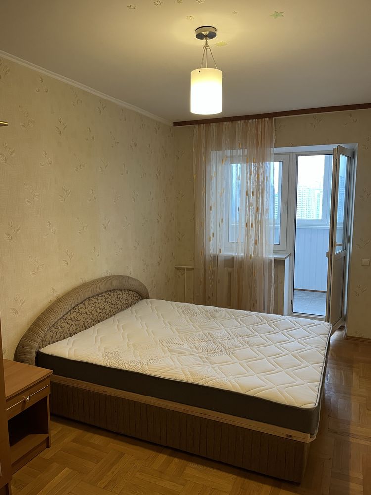 Spacious 3-Bedroom Apartment Near Osokorky Metro
