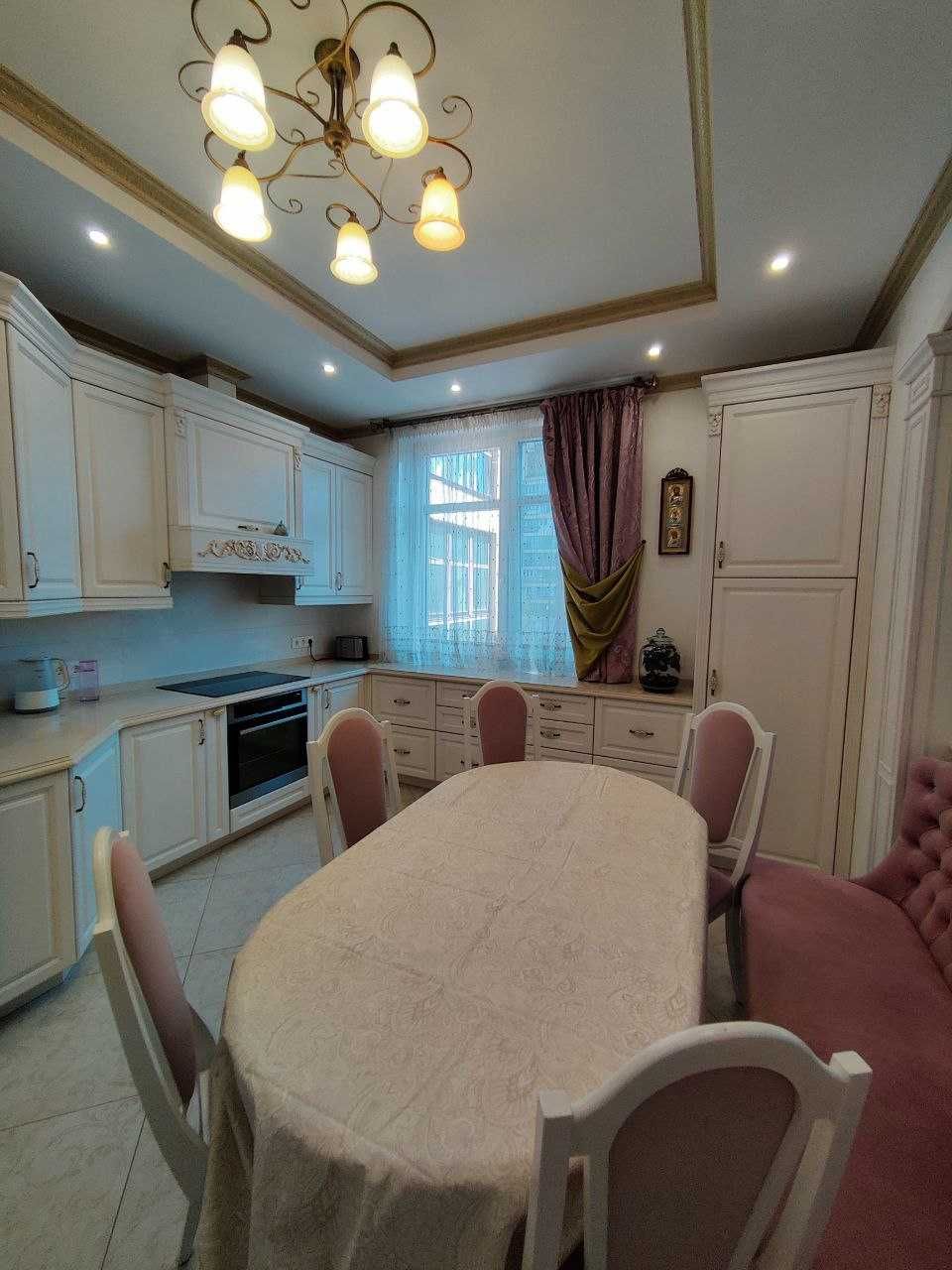 Luxury 3-bedroom apartment in Botanic Paradise complex near Botanical Garden