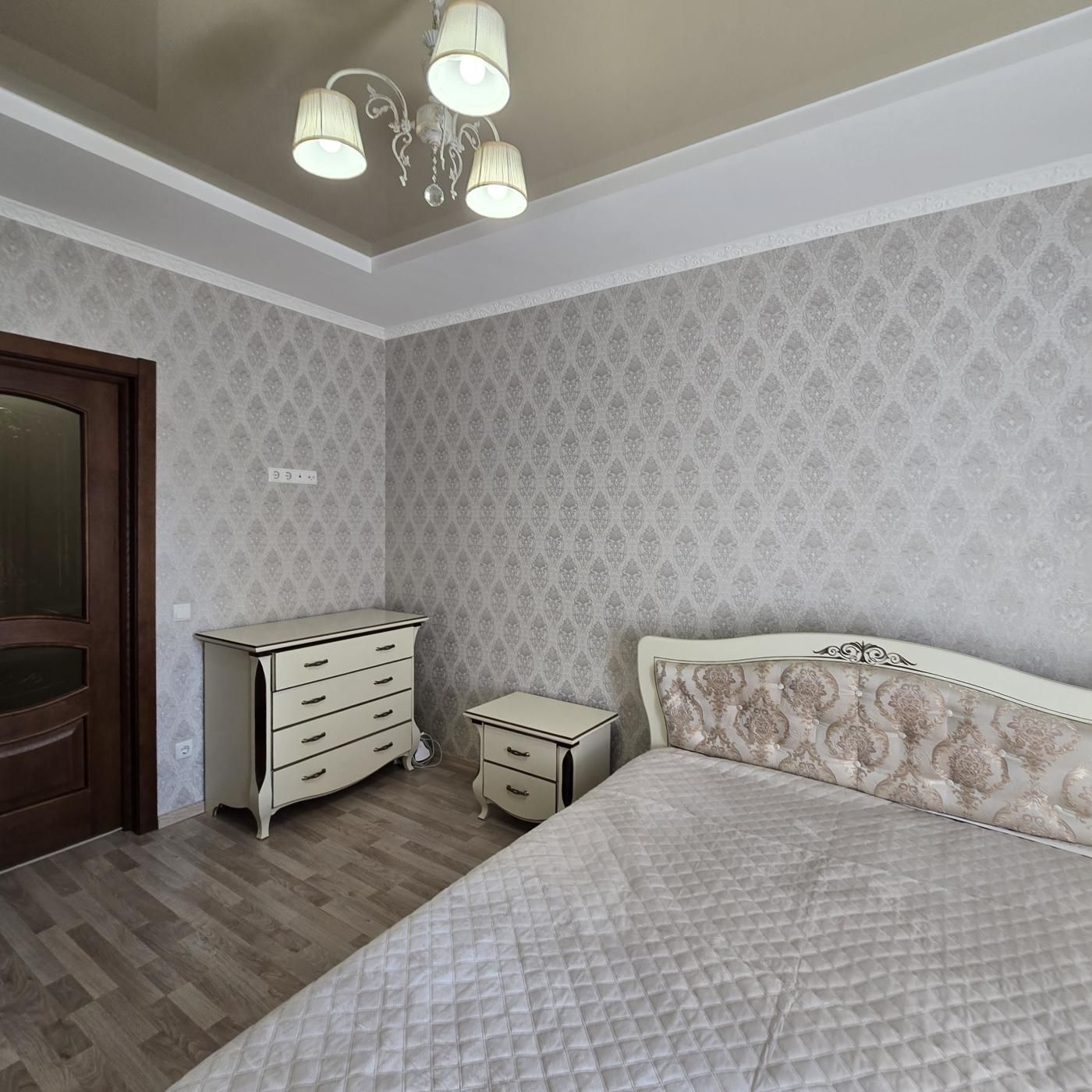 Two-room apartment near city lake with premium renovation