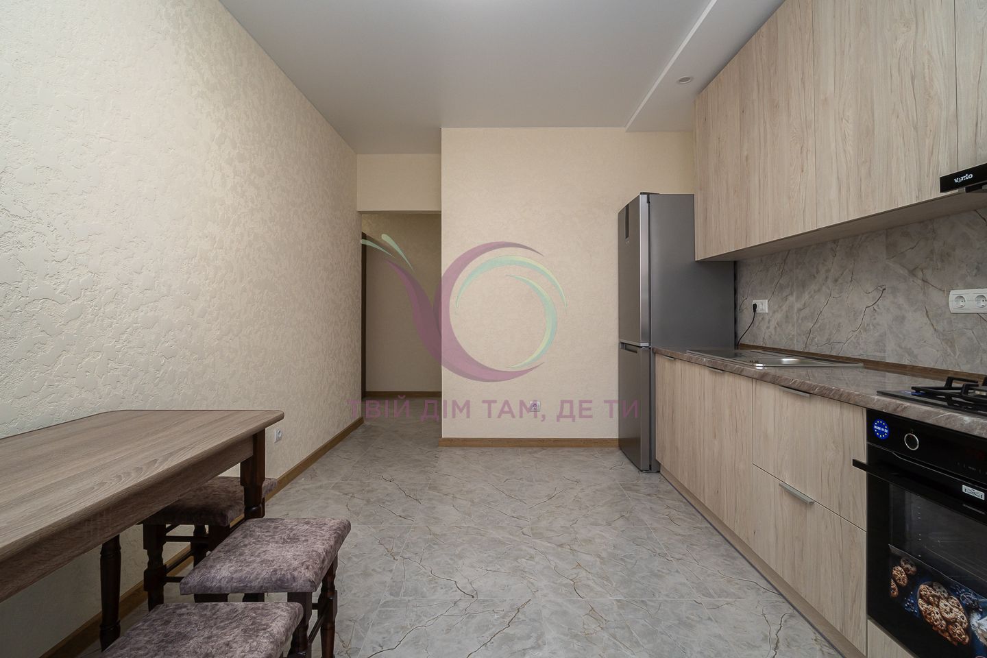 1-Room Apartment with Modern Design near Chornovola-Bandery Street