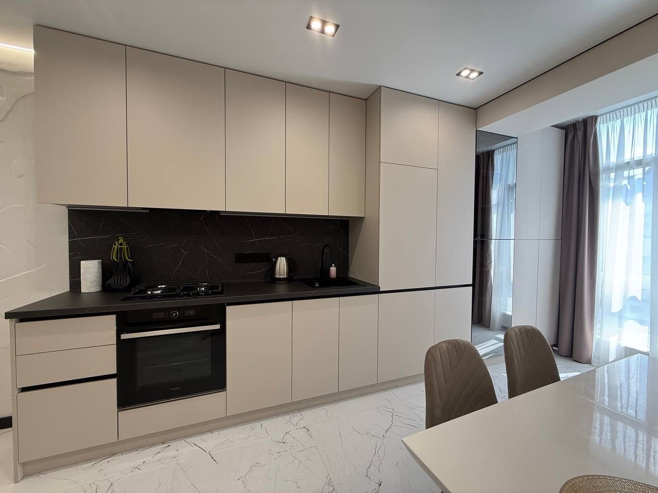 Stylish 1-bedroom apartment in city center, first rental