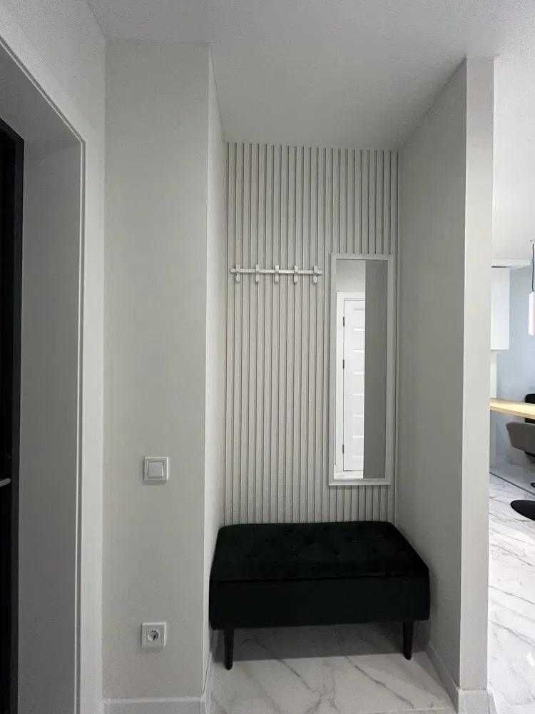 Modern 1-Bedroom Apartment with Designer Renovation