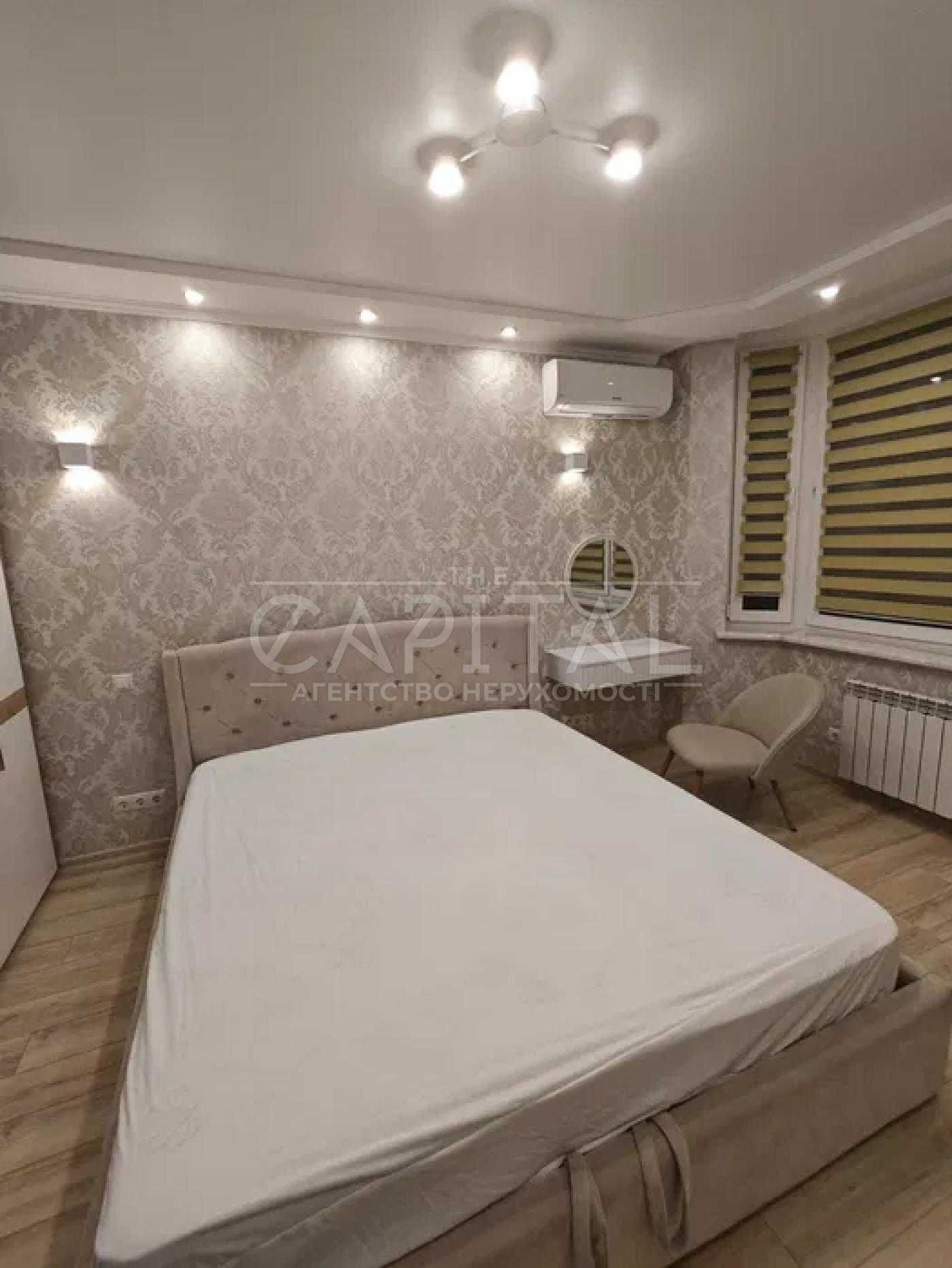 Spacious 3-Room Apartment with Lake View near Metro