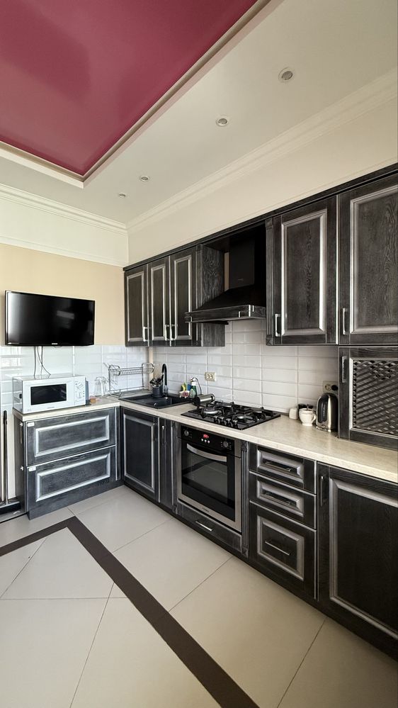 3-Room Apartment on Knyazya Svyatoslava Street, Near Great Britain Complex
