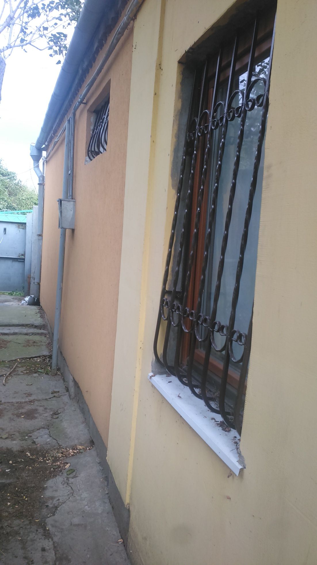 Separate entrance apartment with basic amenities