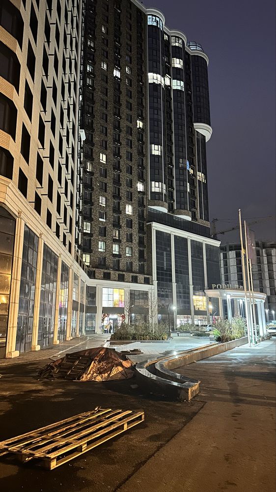 2-Room Apartment in Podil Plaza with Panoramic View of Andriyivska Church