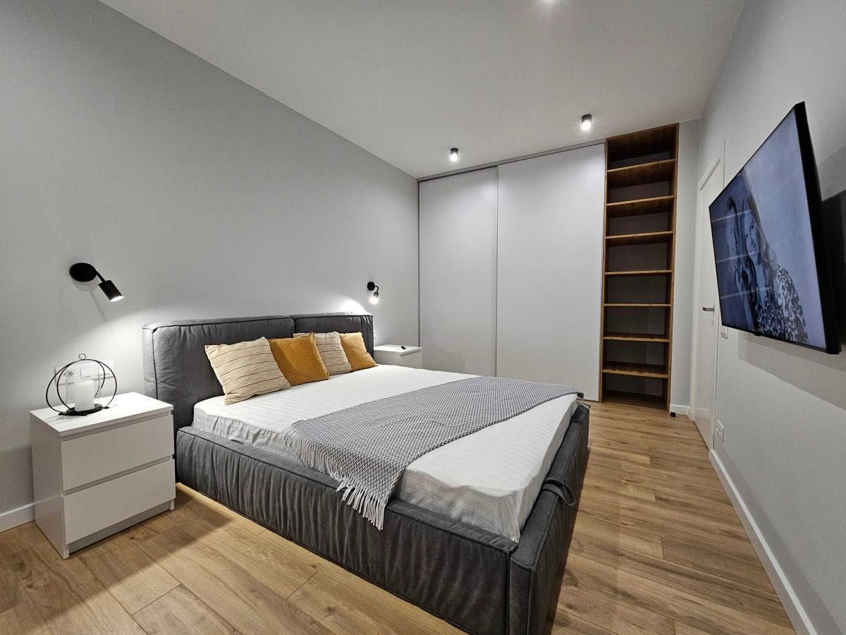 Stylish 1-Bedroom Apartment in Lincoln Complex with Modern Amenities