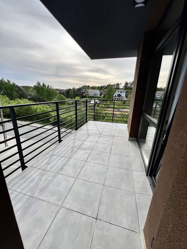 Modern 2-Bedroom Apartment Near Forest with Parking