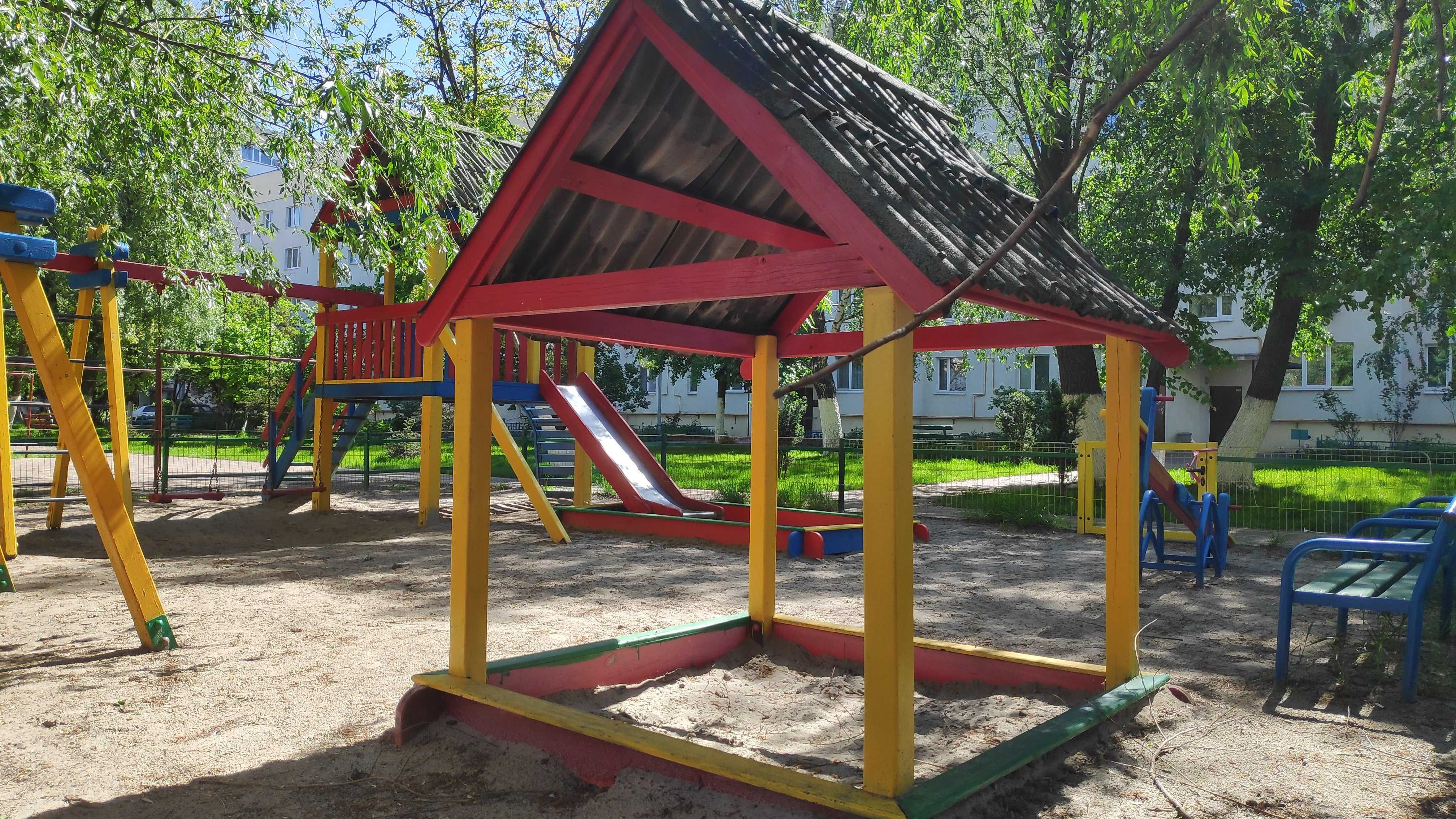 Three-Room Apartment Near Lake with Playground