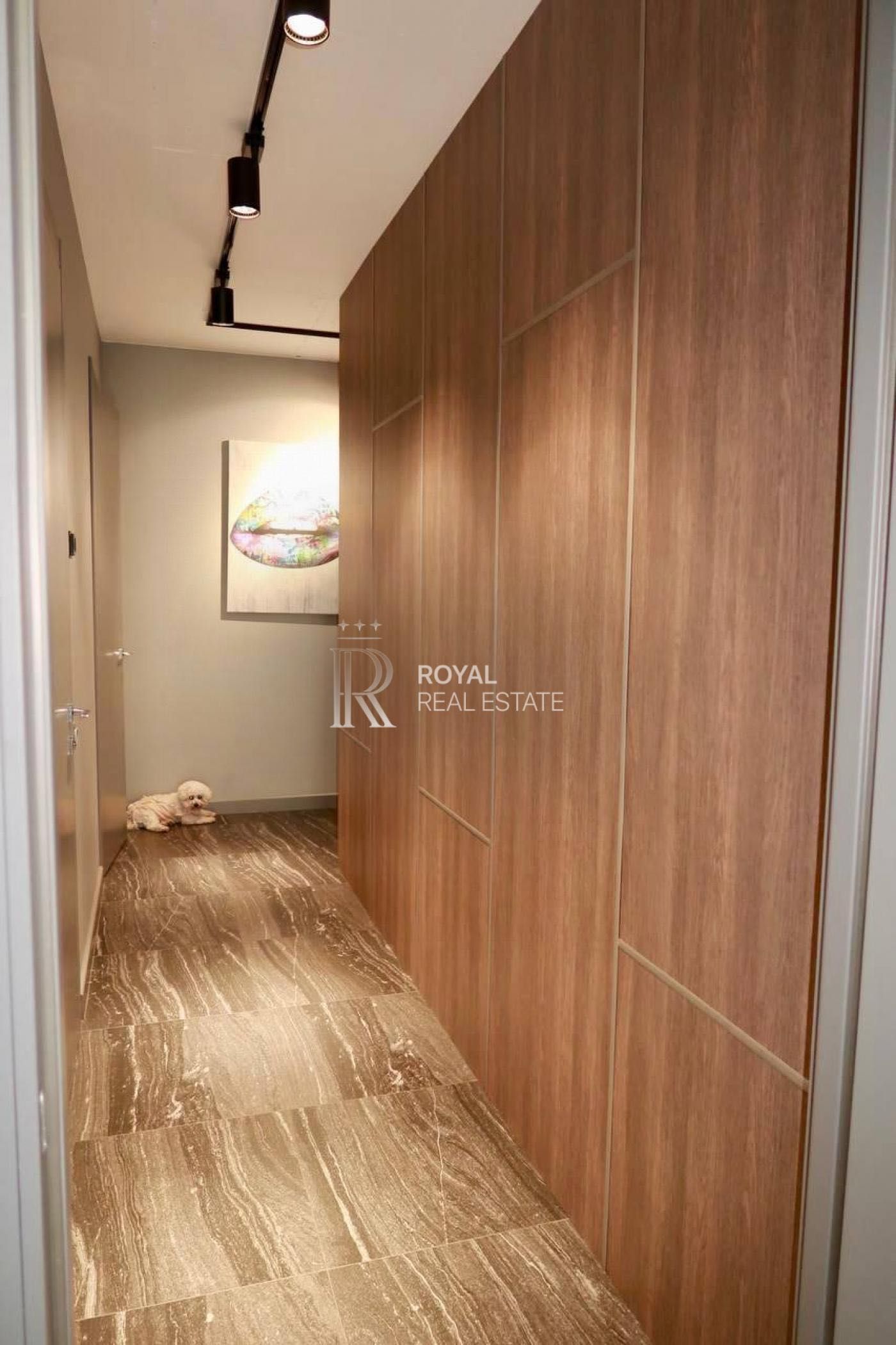 Designer Two-Bedroom Apartment in Pidvysotskyi Complex, Near Zverinetska Metro