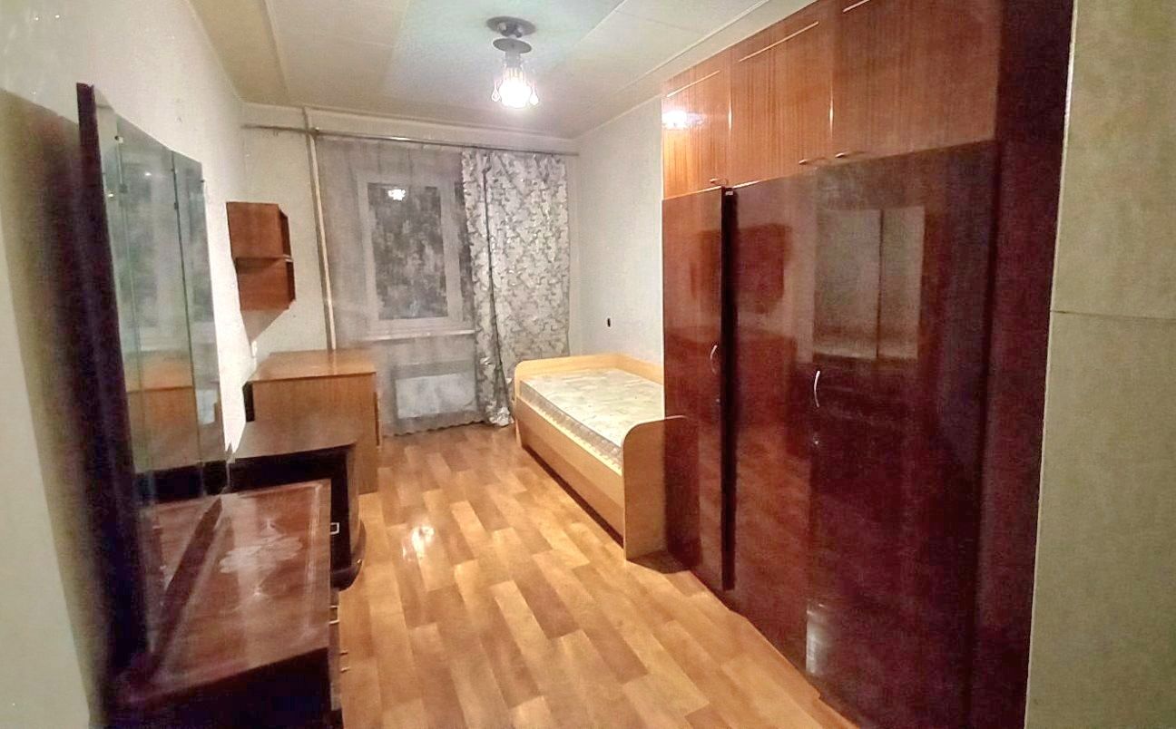 Furnished apartment with separate rooms and appliances