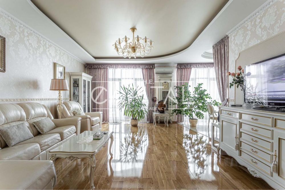 Spacious Designer Apartment near Lukyanivska Metro