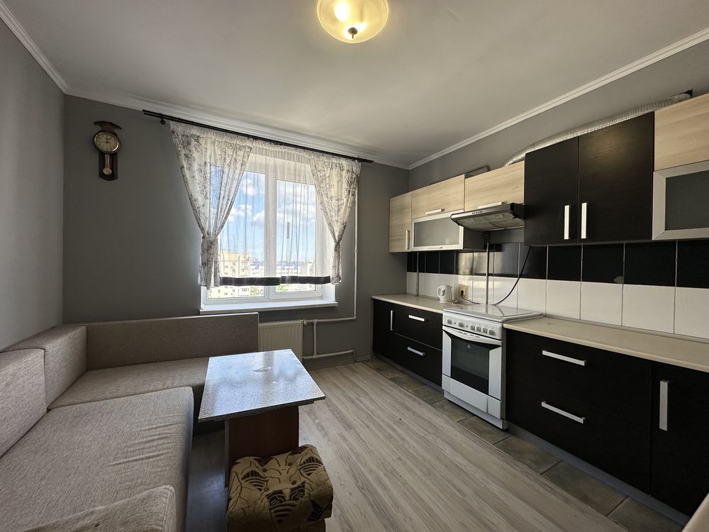 1-Room Apartment on Parkova Street, Brick Building, 10th Floor