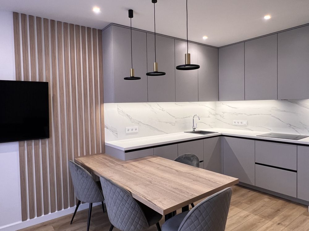Spacious 78m² Modern Apartment Near Metro with Designer Renovation
