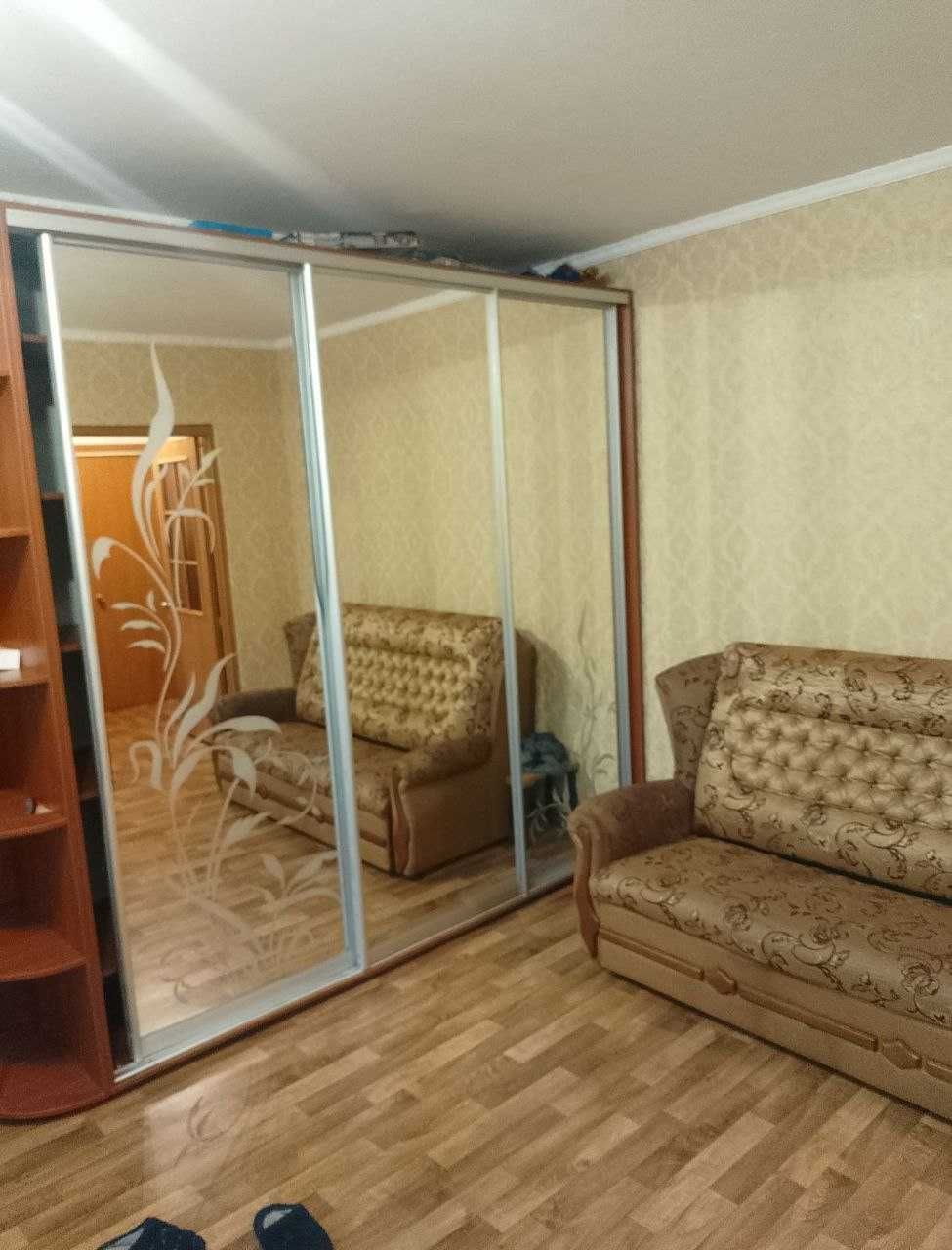 1-Room Apartment on Frunzensky with Balcony, Renovated