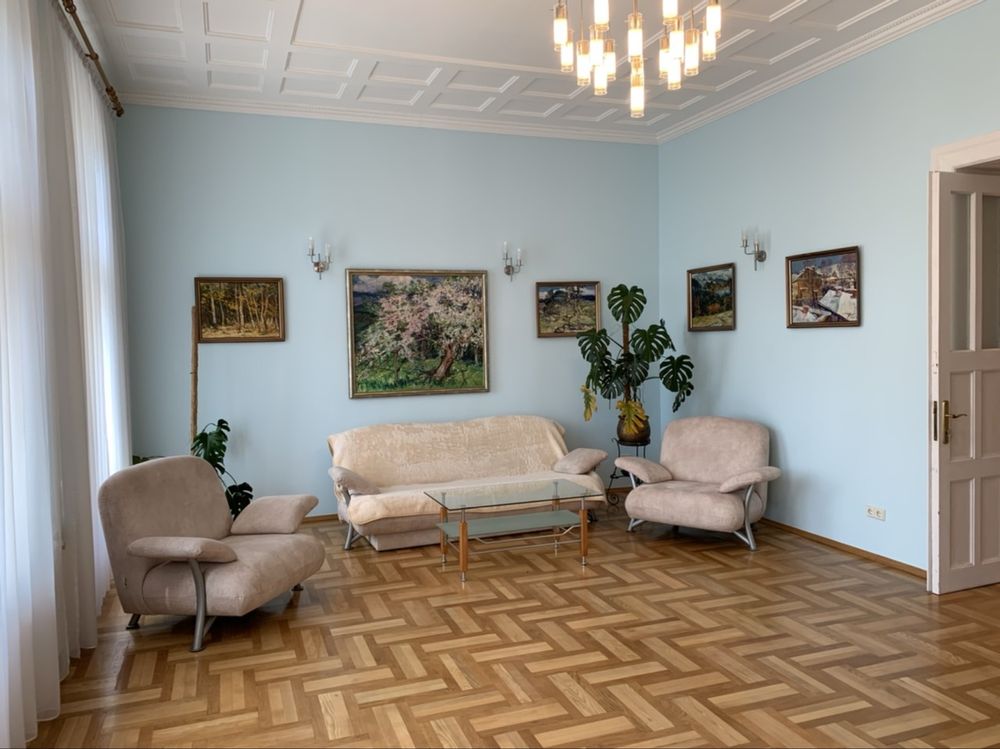 4-Room Apartment in Central Location near Citadel Park