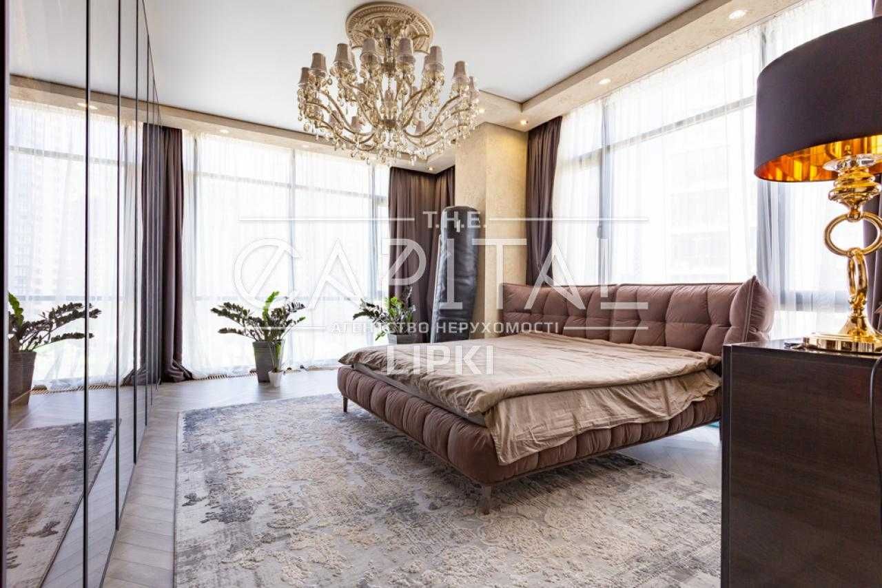 Luxury 3-Bedroom Apartment in Novopecherskie Lipki Complex