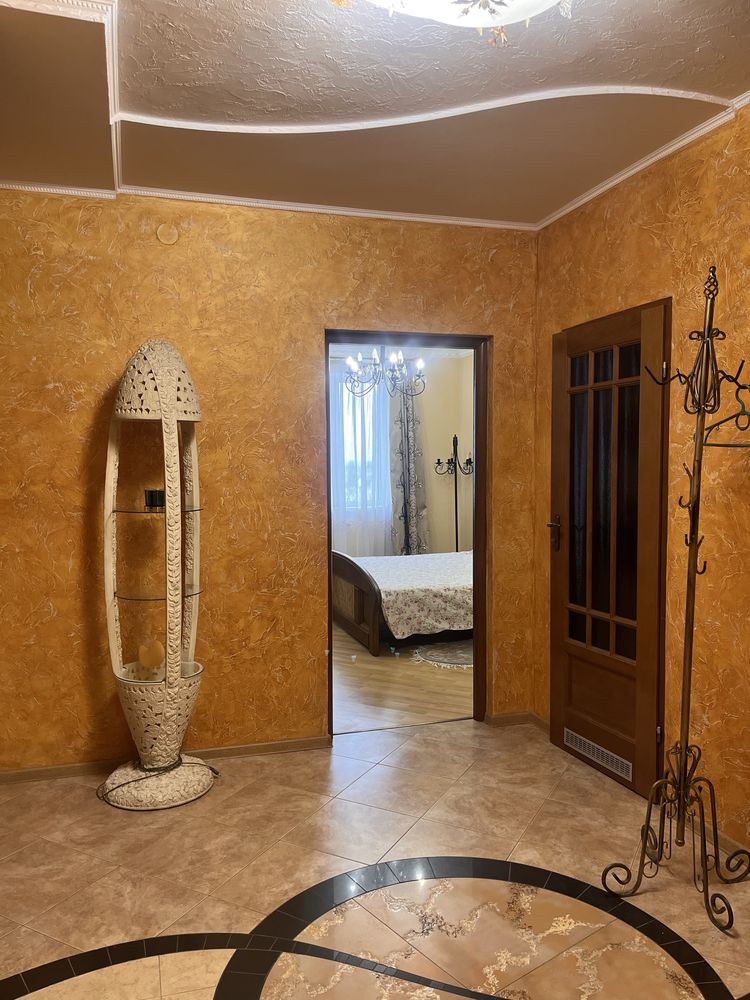 2-Room Apartment with Kitchen Studio on Holovatsky Street