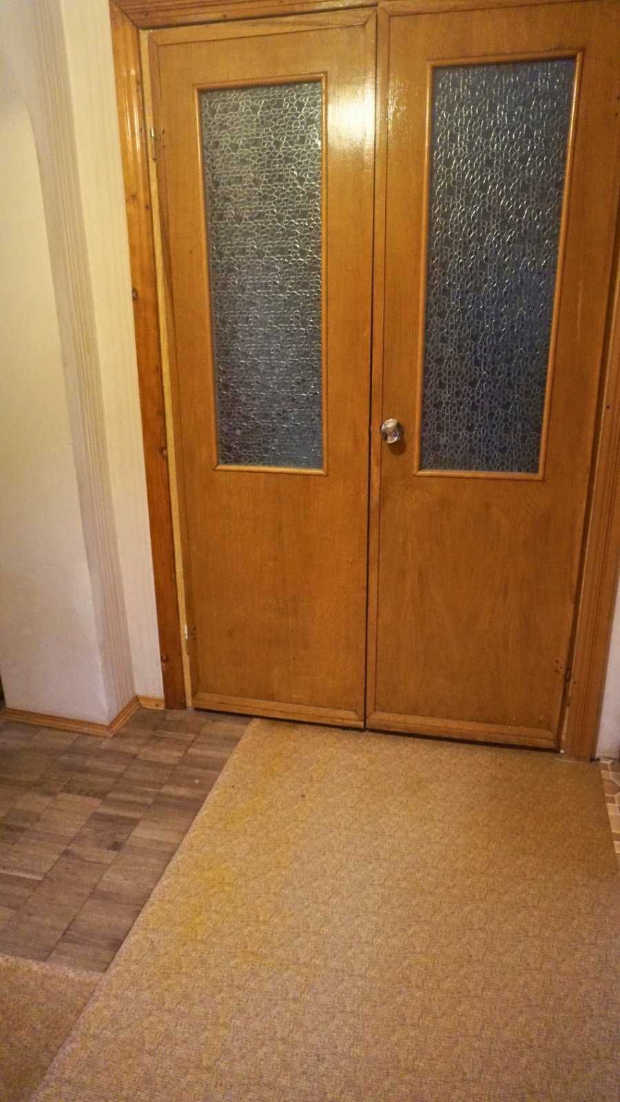 2-Room Apartment on Skoryny Street, Convenient Location