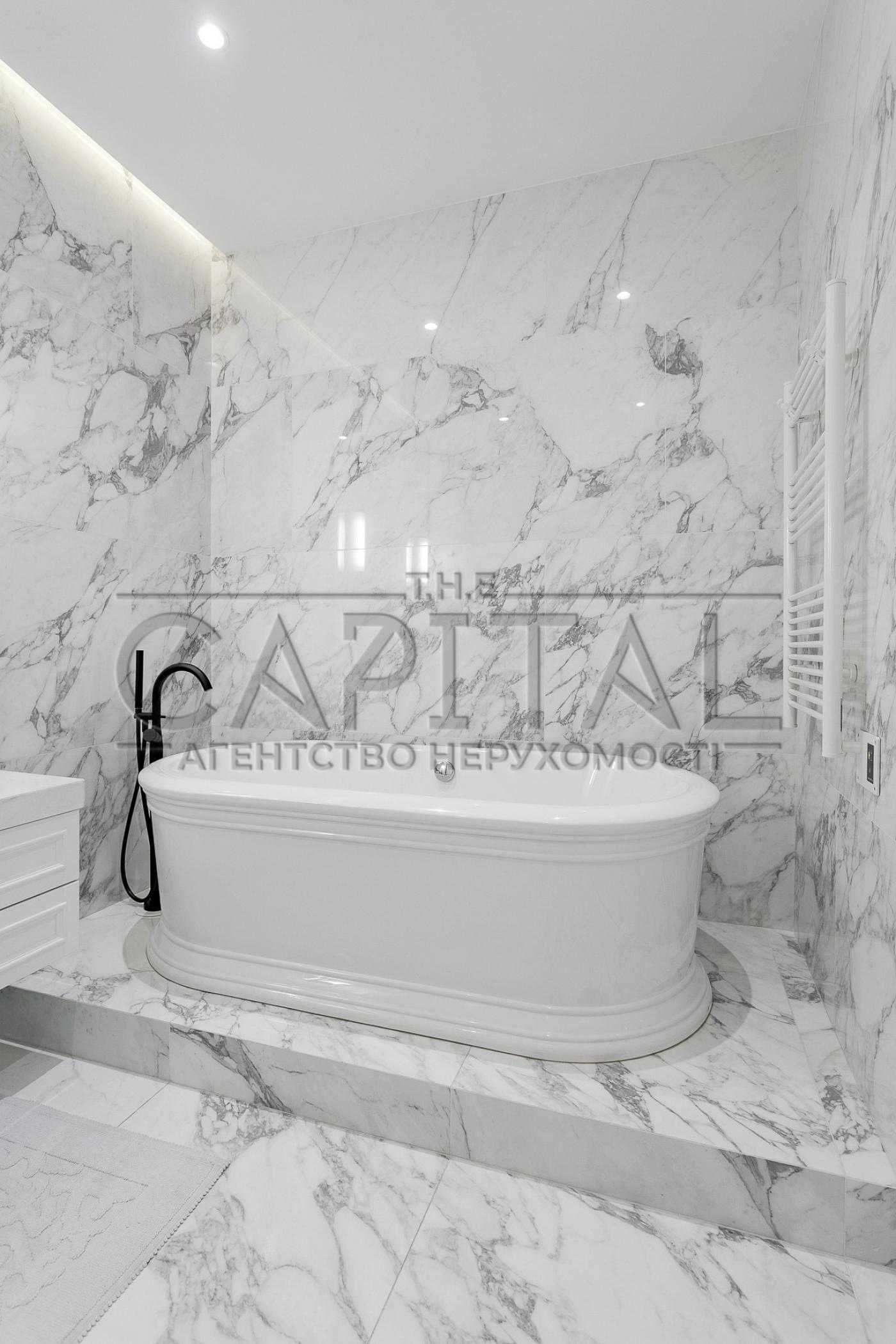 Spacious 3-bedroom apartment in Skyline residential complex