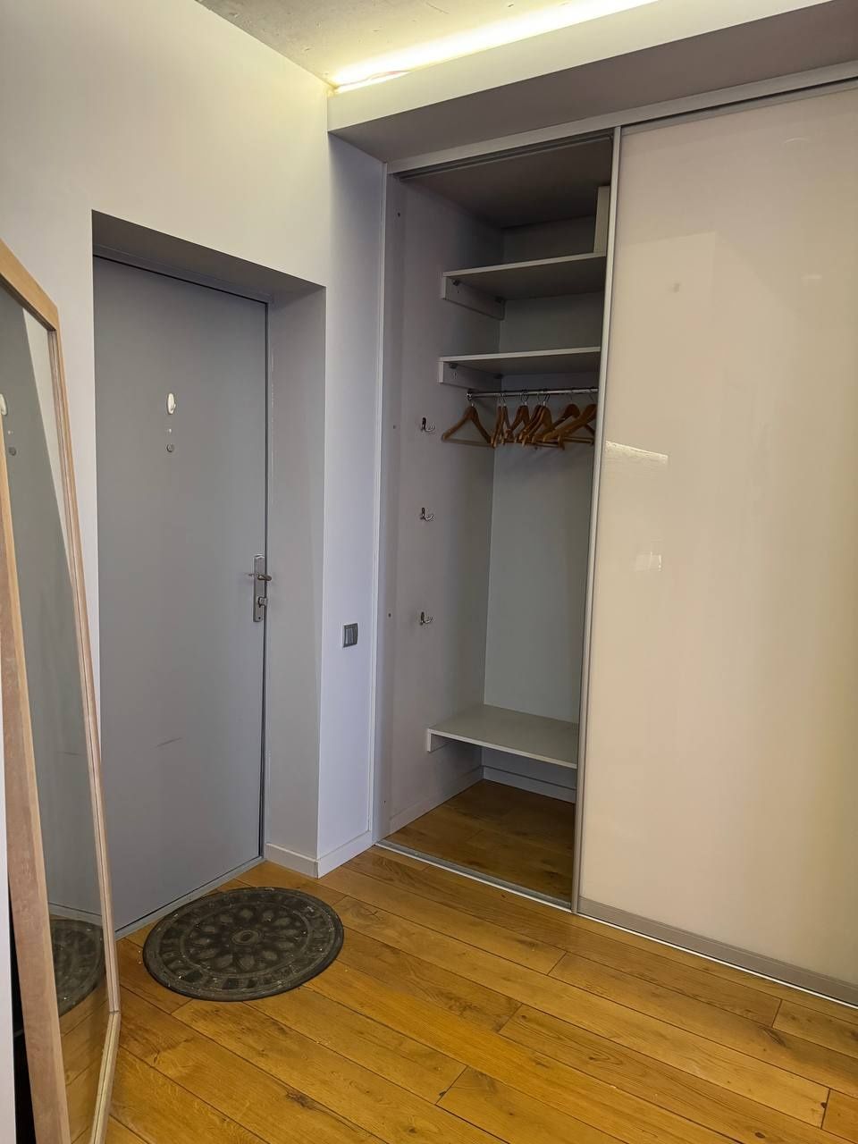 Spacious Apartment with Panoramic Windows in Central Location